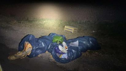 Symbolbild: PI Schwandorf, Fotograf: POM Schmidt
Ein 37-Jähriger entsorgte am Mittwoch illegal Müll auf einem Feldweg in der Straße „Alte Ziegelhütte“ in Schwandorf. Die Polizei kam ihm schnell auf die Spur.