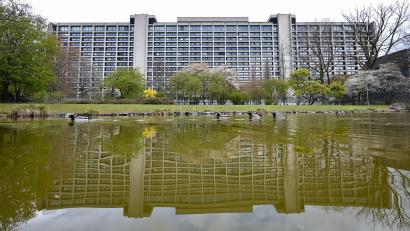 Bild: Arne Dedert/dpa
Die Pläne für einen Campus mit mehreren Neubauten auf dem Gelände der bisherigen Zentrale hat die Bundesbank inzwischen aufgegeben. (Archivbild)