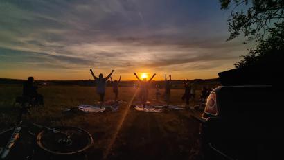 Bild: kaz
Yoga während der Sonnenfinsternis am 12.08.2026 in Kemnath gab's "am Läufer".