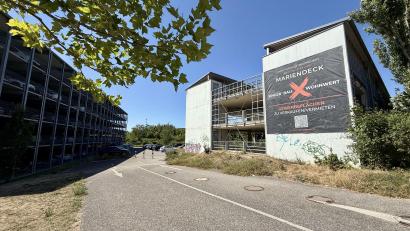 Bild: upl
Das alte Parkdeck an der Marienstraße (rechts) wird teilweise abgerissen. Ein neuer Gebäudekomplex entsteht.