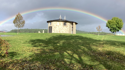 Bild: Irene Schleicher
Die kleine Kapelle am Ortsrand von Köglitz zieht Besucher von nah und fern an.