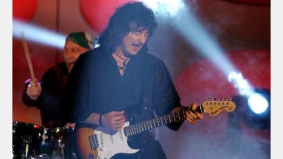 Bild: Jens Kalaene/dpa-Zentralbild/dpa
Seit 1993 hatte Ritchie Blackmore nicht mehr mit Deep Purple auf der Bühne gestanden. (Archivbild)