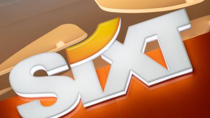 Bild: Peter Kneffel/dpa
Der Autovermieter Sixt legt kräftig zu. (Archivbild)
