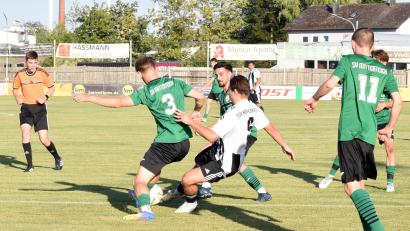 Bild: Rudi Gebert
Am vergangenen Wochenende kassierte der TSV Konnersreuth beim SV Mitterteich II (Szene) mit 1:2 die erste Niederlage in dieser Saison. Am fünften Spieltag empfängt der TSV den FC Tirschenreuth, die Bezirksliga-Reserve gastiert beim ASV Wunsiedel.