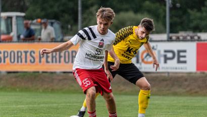 Archivbild: Hannah Dirscherl
Paul Fenzl (vorne) fehlt dem SC Luhe-Wildenau im Derby gesperrt.