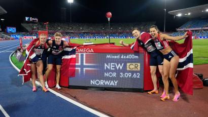Bild: Matthias Schrader/AP/dpa
Die norwegische 4x400-Meter-Mixed-Staffel hatte ihre Goldmedaillen wegen einer Veranstalterpanne zunächst wieder zurückgegeben. (Archivbild)