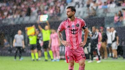 Bild: Chris Arjoon/ZUMA Press Wire/dpa
Lionel Messi stand nach dem Tod seines Vaters Jorge erstmals wieder für Inter Miami auf dem Platz. (Archivbild)