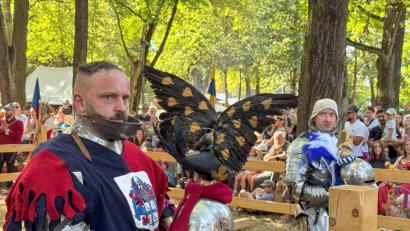 Bild: Petra Hartl
Cantus Ferrum feiert alle zwei Jahre sein Brunnenfest am Maxplatz in Amberg.