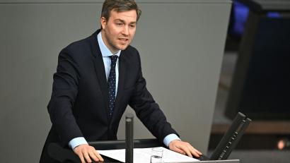 Bild: Elisa Schu/dpa
Frederik Bouffier (CDU) ist der Sohn des früheren hessischen Ministerpräsidenten Volker Bouffier.
