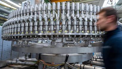 Bild: Armin Weigel/dpa
Die bayerische Industrie hat es im internationalen Wettbewerb schwer. (Archivbild)