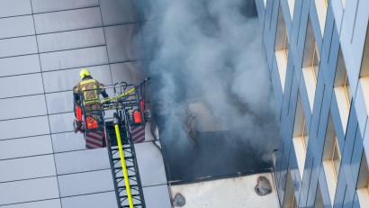 Bild: Christophe Gateau/dpa
Am Freitagmorgen standen Wohnungen in zwei Berliner Hochhäusern in Flammen.