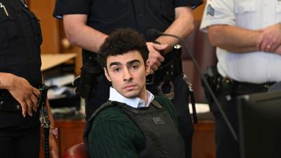 Bild: Curtis Means/POOL DailyMail.com via AP/dpa
Mangione legte ein Geständnis ab. (Archivbild)