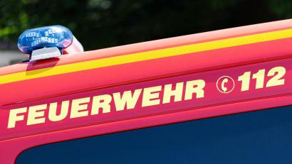 Symbolbild: Michael Matthey/dpa
Derzeit kämpfen Feuerwehrkräfte mit einem Brand auf der A 93 bei Schwandorf.