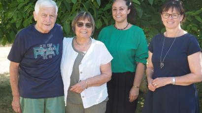 Bild: Klaus Trenz
Bürgermeisterin Birgit Barth (rechts) gratulierte Walter und Gerda Hörmann (von links) zur Goldenen Hochzeit. Mit im Bild ist Tochter Maria.