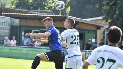 Archivbild: Hubert Ziegler
Christoph Fenninger (links) traf für die SpVgg SV Weiden doppelt beim 3:3 beim ASV Neumarkt.