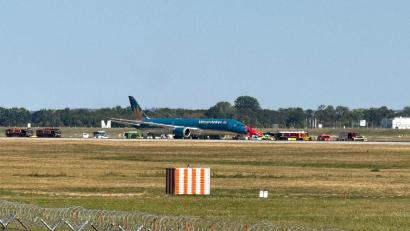 Bild: Uwe Lorz/dpa
Eine Maschine von Vietnam Airlines ist nach dem Start in München wegen Schäden an Reifen und Fahrwerk sicher zurückgekehrt.