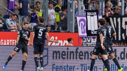 Bild: David Ebener/dpa
Der 1. FC Magdeburg bejubelte einen verdienten Auswärtssieg.