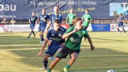Bild: Rudi Gebert
Der SV Mitterteich besiegte am Freitagabend die SG Regnitzlosau mit 2:0. Alexander Dylda (grünes Trikot) erzielte das 1:0.