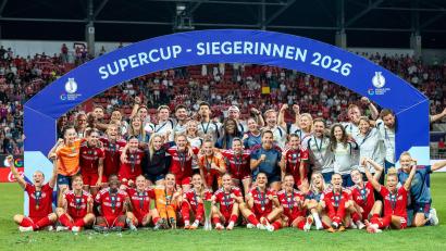 Bild: Peter Kneffel/dpa
Wieder geschafft. Die Bayern-Frauen holen erneut den Supercup.