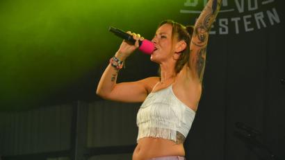 Bild: Josef Rosner
Einen 45-minütigen fulminanten Auftritt legte Milla Pink hin. Die Sängerin ist vor allem durch ihre Auftritte am Ballermann auf Mallorca bekannt.