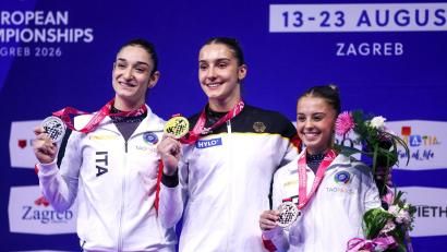 Bild: Igor Kralj/PIXSELL/dpa
Stolzes Lächeln: Helen Kevric mit ihrer Goldmedaille.