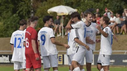 Bild: Hans Mark
Neun Mal jubelten die Kicker des SV Schwarzhofen in Nabburg. Das 9:0 war natürlich das bisher höchste Ergebnis in dieser Bezirksliga-Saison.