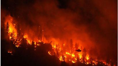 Bild: Darryl Dyck/The Canadian Press via AP/dpa
Mit einer sich erhöhenden Ausbreitungsgeschwindigkeit nimmt auch die Intensität der Feuer zu.