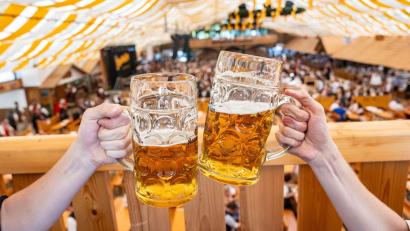 Archivbild: Armin Weigel/dpa
Rund 1,25 Millionen Menschen haben das Gäubodenvolksfest in Straubing besucht.