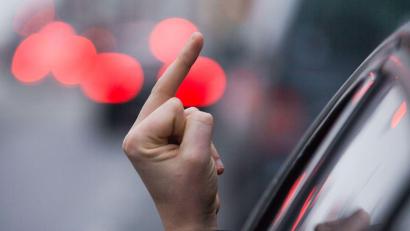 Bild: Jens Büttner/dpa-Zentralbild/dpa
Die Aggression im Straßenverkehr hat zugenommen. (Symbolbild)
