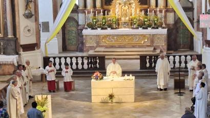 Bild: Lothar Trager
Mit einem Festgottesdienst feierten die Salesianer Don Boscos im Kloster Ensdorf Professjubiläen und die Einführung eines neuen Direktors.