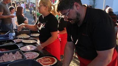 Bild: Konrad Rosner
Das Pizzateam bei der Arbeit.