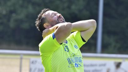Bild: Hubert Ziegler
Die Gefühlswelt von Loderhofs Trainer Oliver Harsch-Hausmann, nachdem seine Mannschaft im Derby bereits nach 12 Minuten mit 0:3 zurücklag.
