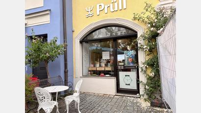 Bild: Gabi Schönberger
Seit 26 Jahren gibt es das Werkstattlädchen Schmuck und Gerät in Weidens Innenstadt. In Kürze zieht der Laden ein paar Meter weiter. Die Galerie bleibt.
