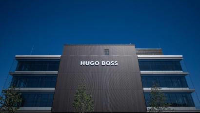Bild: Marijan Murat/dpa
Blick auf den Firmensitz der Hugo Boss AG in Metzingen.