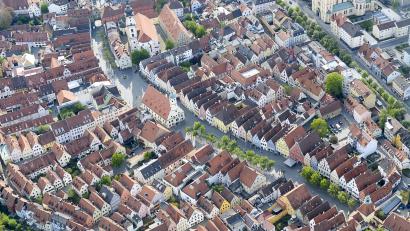 Archivbild: mür
Die Altstadt zählt zu den teuersten Wohngegenden in Weiden. Über den Mietspiegel können Mieter und Vermieter berechnen, welche Höhe angemessen ist.