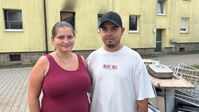 Bild: ck
Markus Heide und Emilia Lichtinger haben beim Brand ihrer Wohnung in der Sternstraße in Vohenstrauß in der Nacht zum 2. August ihr ganzes Hab und Gut verloren. Die beiden haben eine kleine Tochter, das zweite Kind erwarten sie im November. Aktuell leben sie in einer Notunterkunft der Stadt.