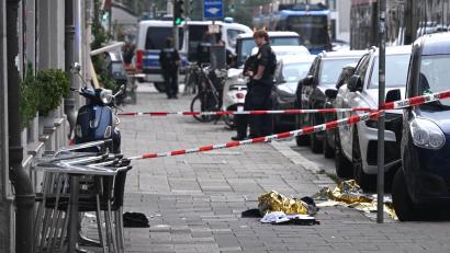 Bild: Felix Hörhager/dpa
Das Gelände um den Ort des Geschehens wurde weiträumig abgesperrt.