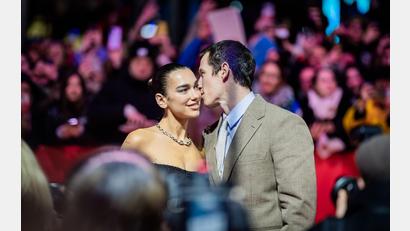 Bild: Christoph Soeder/dpa
Dua Lipa und Callum Turner sind seit 2024 ein Paar. (Archivbild)