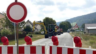 Bild: Claudia Völkl
Keine Durchfahrt in Altendorf bei Nabburg: Die Autofahrer werden umgeleitet.