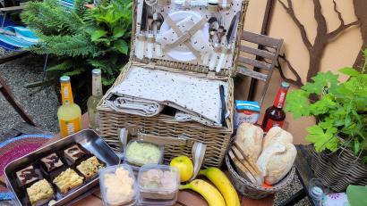Bild: Daniela Thoma 
Gut gefüllt und regional gepackt: Die Picknickkörbe stehen an den Abholstationen im Landkreis Neustadt/WN auf Bestellung bereit.