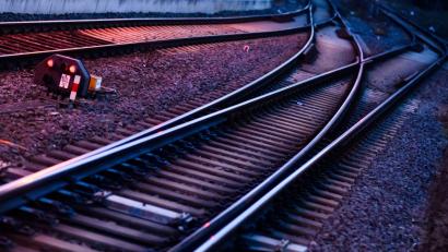 Bild: Julian Stratenschulte/dpa
Schäden an der Bahnstrecke zwischen Crailsheim und Aalen. (Symbolbild)