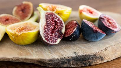 Bild: Michael Matthey/dpa
Der Lkw transportierte eine Ladung Feigen - und geschmuggelte Pistolen. (Illustration)