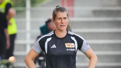 Bild: Soeren Stache/dpa
Trainerin Eta ist bei ihrem Debüt bei den Union-Frauen gleich gefordert. (Archivbild)