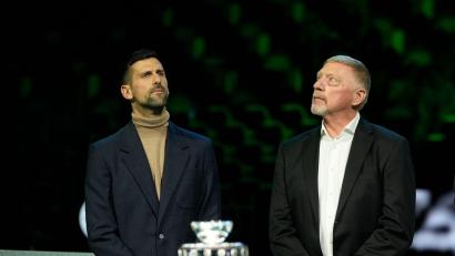 Bild: Luca Bruno/AP/dpa
Djokovic (links) hat großen Respekt vor Boris Becker. (Archiv-Foto)