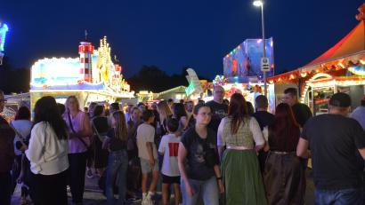 Bild: Josef Rosner
Besonders am Samstagabend war auf dem Kemnather Wiesenfest viel los.