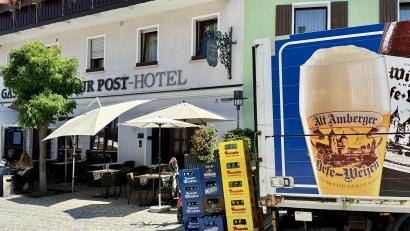 Bild: upl
Bierlieferung kurz vor Mittag: In Königstein sind die Gasthäuser gut bestückt.