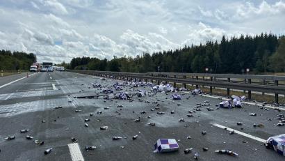Bild: VPI Hof
Nach einem Lastwagenunfall auf der A 9 bei Leupoldsgrün bleibt die Fahrbahn Richtung Berlin gesperrt.