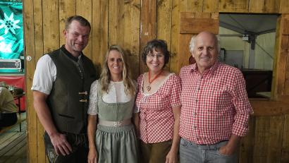 Bild: Anna Müller
Die jungen und die alten Wirtsleut vom Gasthof Goldener Engel.