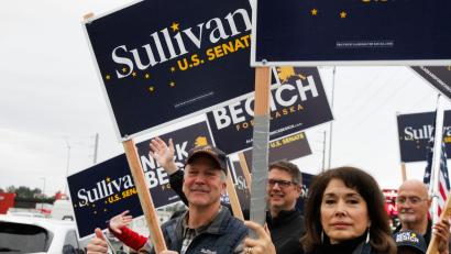 Bild: Mark Thiessen/AP/dpa
Bei der Vorwahl in Alaska traten gleich zwei Republikaner namens Sullivan an. (Archivbild)