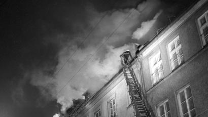 Bild: picture alliance / Joachim Barfknecht/dpa
Bei dem Brandanschlag auf ein jüdisches Altenheim im Jahr 1970 geht die Generalstaatsanwaltschaft nun von einem rechtsextremen Einzeltäter aus. (Archivbild)